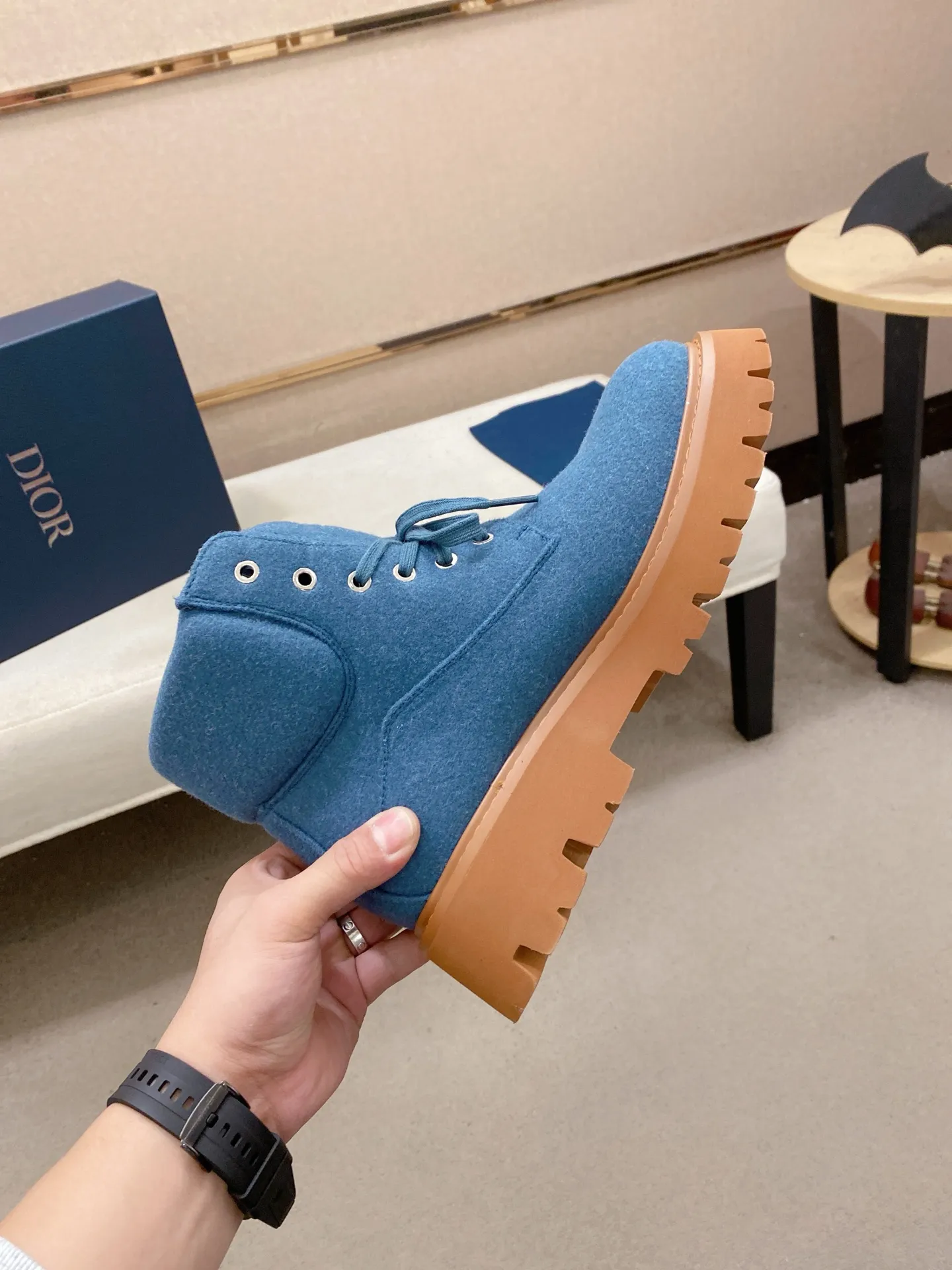 Factory price: 560💰[Dior·Dior] New casual high-top men's shoes, new spring and summer design, perfect workmanship, lace-up lazy style to create cabinet quality, upper: imported first-layer cowhide, high-grade sheepskin lining soft and comfortable, ultra-light TPU wear-resistant outsole, simple, versatile fashion men's shoes, excellent color code number 38-44. Customized at 45.46